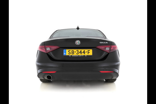 Alfa Romeo Giulia 2.0T Super Black-Line 200 Pk Aut. *NAVI-FULLMAP | 1/2-LEATHER | DAB | ECC | PDC | CRUISE | COMFORT-SEATS | BREMSA-BRAKES | 17"ALU*.