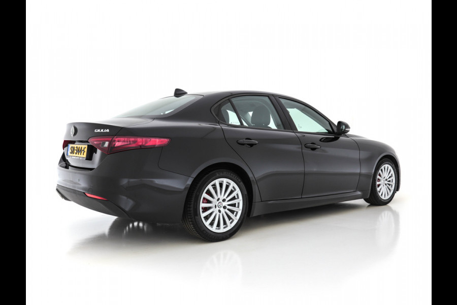 Alfa Romeo Giulia 2.0T Super Black-Line 200 Pk Aut. *NAVI-FULLMAP | 1/2-LEATHER | DAB | ECC | PDC | CRUISE | COMFORT-SEATS | BREMSA-BRAKES | 17"ALU*.