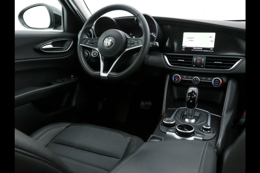 Alfa Romeo Giulia 2.0T Super Black-Line 200 Pk Aut. *NAVI-FULLMAP | 1/2-LEATHER | DAB | ECC | PDC | CRUISE | COMFORT-SEATS | BREMSA-BRAKES | 17"ALU*.