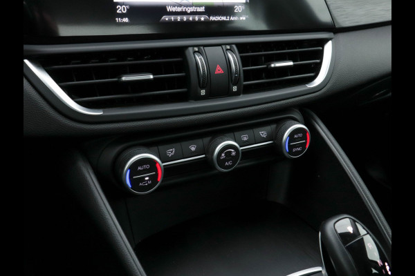 Alfa Romeo Giulia 2.0T Super Black-Line 200 Pk Aut. *NAVI-FULLMAP | 1/2-LEATHER | DAB | ECC | PDC | CRUISE | COMFORT-SEATS | BREMSA-BRAKES | 17"ALU*.