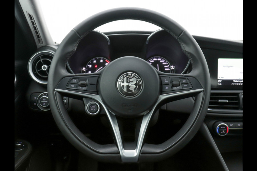 Alfa Romeo Giulia 2.0T Super Black-Line 200 Pk Aut. *NAVI-FULLMAP | 1/2-LEATHER | DAB | ECC | PDC | CRUISE | COMFORT-SEATS | BREMSA-BRAKES | 17"ALU*.