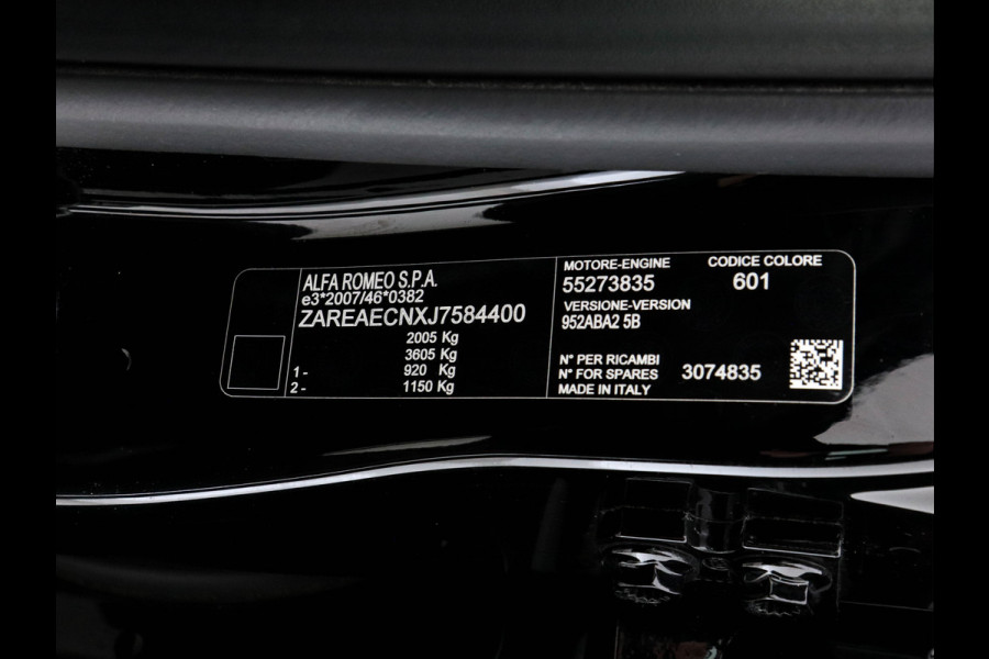 Alfa Romeo Giulia 2.0T Super Black-Line 200 Pk Aut. *NAVI-FULLMAP | 1/2-LEATHER | DAB | ECC | PDC | CRUISE | COMFORT-SEATS | BREMSA-BRAKES | 17"ALU*.