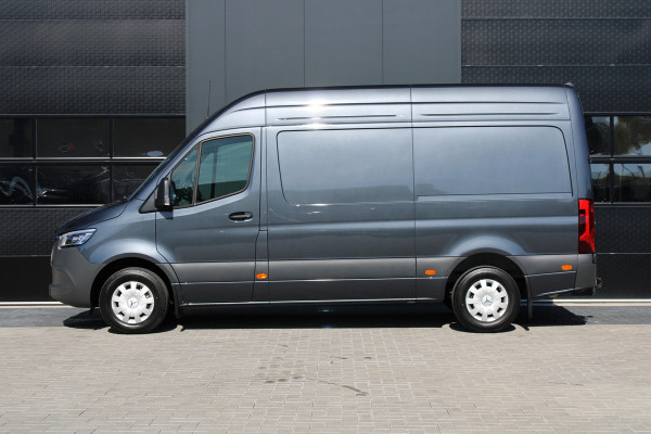 Mercedes-Benz Sprinter 317CDI L2H2 Select - LED - Mbux 10 - 3.5t Trekhaak - Geveerde Stoel - Betimmering - Camera - Carplay - Bind spot - Cruise - Rijk