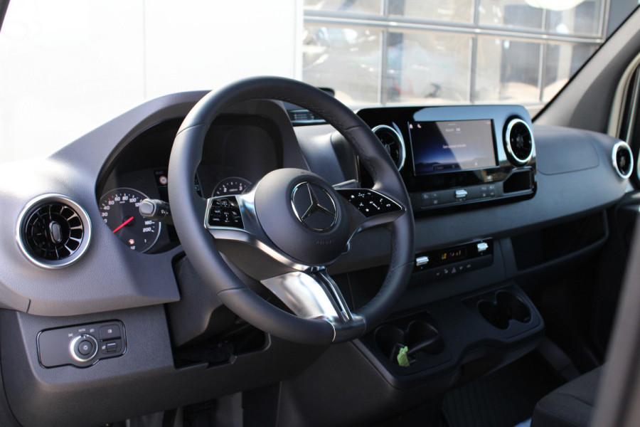 Mercedes-Benz Sprinter 317CDI L2H2 Select - LED - Mbux 10 - 3.5t Trekhaak - Geveerde Stoel - Betimmering - Camera - Carplay - Bind spot - Cruise - Rijk