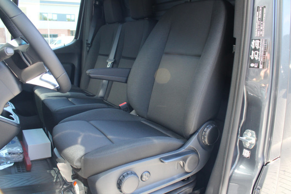 Mercedes-Benz Sprinter 317CDI L2H2 Select - LED - Mbux 10 - 3.5t Trekhaak - Geveerde Stoel - Betimmering - Camera - Carplay - Bind spot - Cruise - Rijk