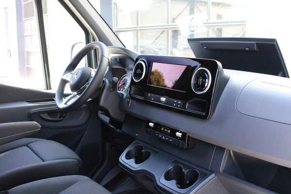 Mercedes-Benz Sprinter 317CDI L2H2 Select - LED - Mbux 10 - 3.5t Trekhaak - Geveerde Stoel - Betimmering - Camera - Carplay - Bind spot - Cruise - Rijk