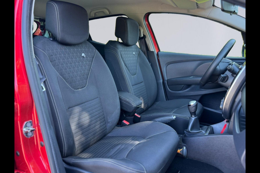 Renault Clio 0.9 TCe Limited, navigatie, cruise control, airco,Nederlandse auto met nationale auto pas