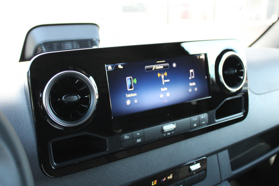 Mercedes-Benz Sprinter 317CDI L2H2 Select - LED - Mbux 10 - 3.5t Trekhaak - Geveerde Stoel - Betimmering - Camera - Carplay - Blind spot - Cruise - Rij