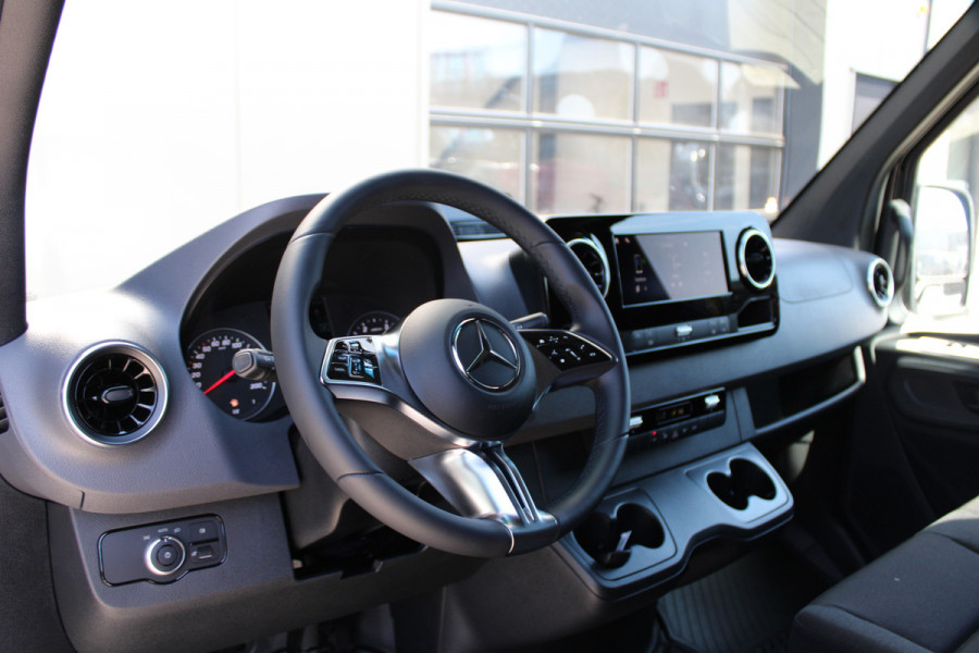Mercedes-Benz Sprinter 317CDI L2H2 Select - LED - Mbux 10 - 3.5t Trekhaak - Geveerde Stoel - Betimmering - Camera - Carplay - Blind spot - Cruise - Rij