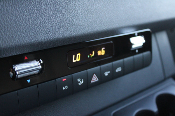 Mercedes-Benz Sprinter 317CDI L2H2 Select - LED - Mbux 10 - 3.5t Trekhaak - Geveerde Stoel - Betimmering - Camera - Carplay - Blind spot - Cruise - Rij