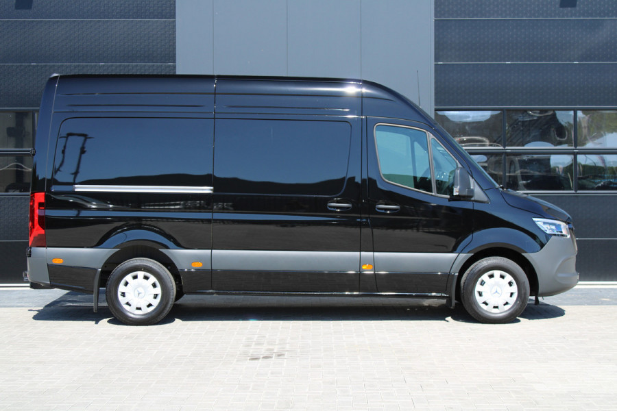 Mercedes-Benz Sprinter 317CDI L2H2 Select - LED - Mbux 10 - 3.5t Trekhaak - Geveerde Stoel - Betimmering - Camera - Carplay - Blind spot - Cruise - Rij