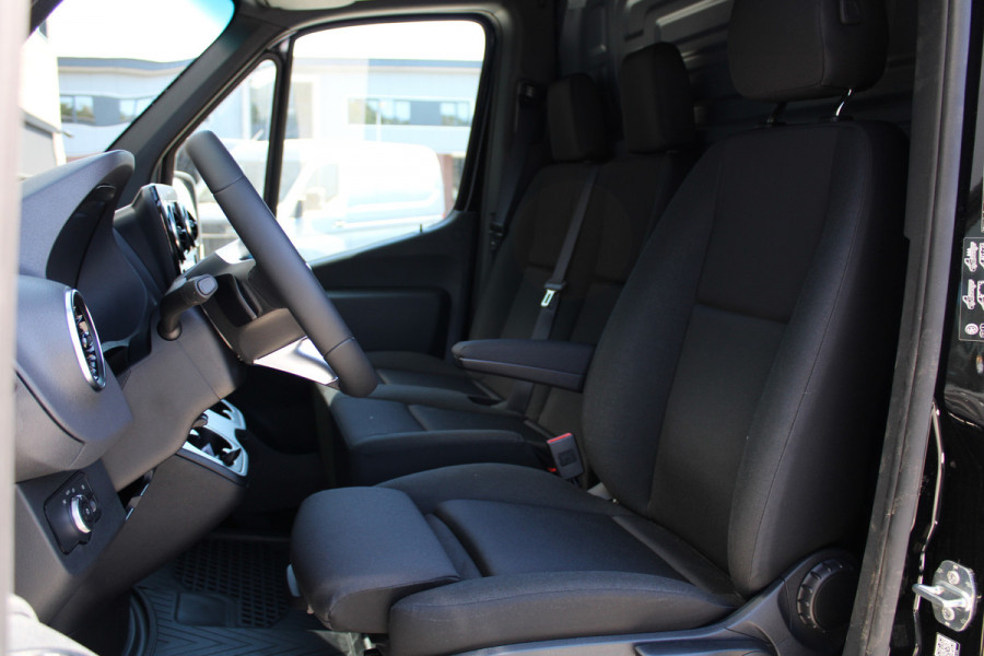 Mercedes-Benz Sprinter 317CDI L2H2 Select - LED - Mbux 10 - 3.5t Trekhaak - Geveerde Stoel - Betimmering - Camera - Carplay - Blind spot - Cruise - Rij