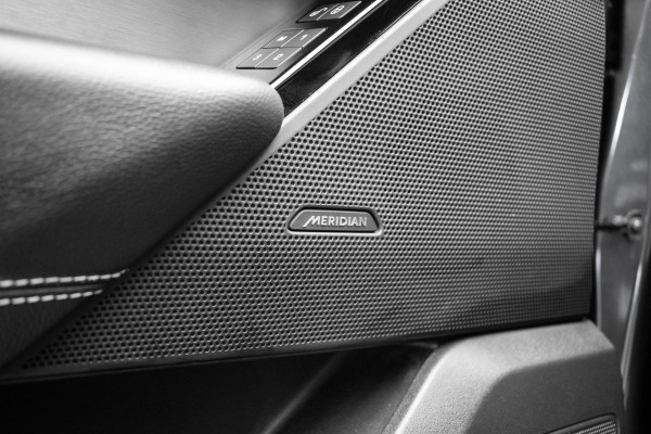 Land Rover Range Rover Velar 2.0 I4 Turbo AWD R-Dynamic |Pano|HUD|Stoelkoeling|Meridian|Memory|