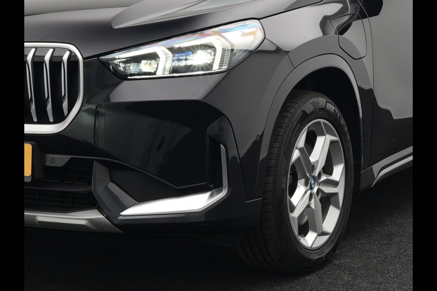 BMW X1 xDrive30e 326pk Plug In Hybrid PHEV | Trekhaak Af Fabriek | Panoramadak | Harman Kardon | Leder stoelen Verwarmd | Apple Carplay |