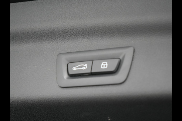 BMW X1 xDrive30e 326pk Plug In Hybrid PHEV | Trekhaak Af Fabriek | Panoramadak | Harman Kardon | Leder stoelen Verwarmd | Apple Carplay |