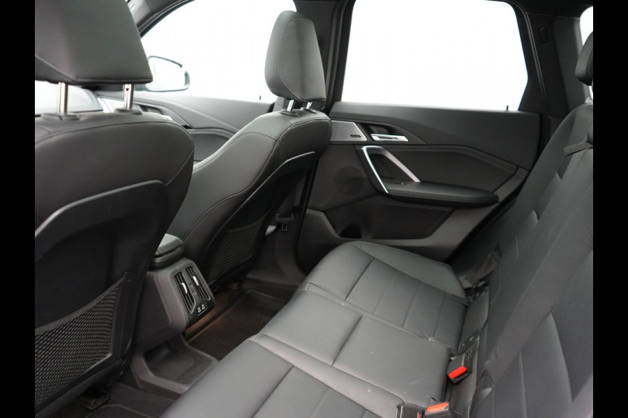 BMW X1 xDrive30e 326pk Plug In Hybrid PHEV | Trekhaak Af Fabriek | Panoramadak | Harman Kardon | Leder stoelen Verwarmd | Apple Carplay |