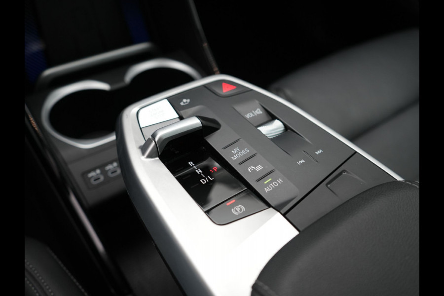 BMW X1 xDrive30e 326pk Plug In Hybrid PHEV | Trekhaak Af Fabriek | Panoramadak | Harman Kardon | Leder stoelen Verwarmd | Apple Carplay |