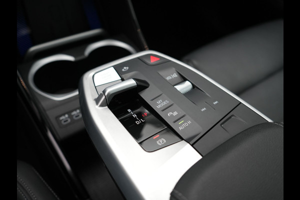 BMW X1 xDrive30e 326pk Plug In Hybrid PHEV | Trekhaak Af Fabriek | Panoramadak | Harman Kardon | Leder stoelen Verwarmd | Apple Carplay |