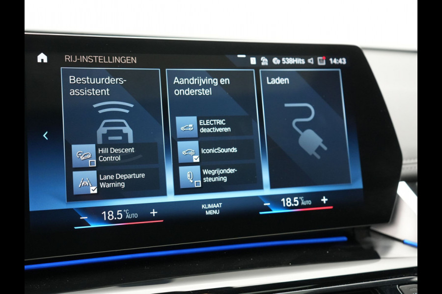 BMW X1 xDrive30e 326pk Plug In Hybrid PHEV | Trekhaak Af Fabriek | Panoramadak | Harman Kardon | Leder stoelen Verwarmd | Apple Carplay |