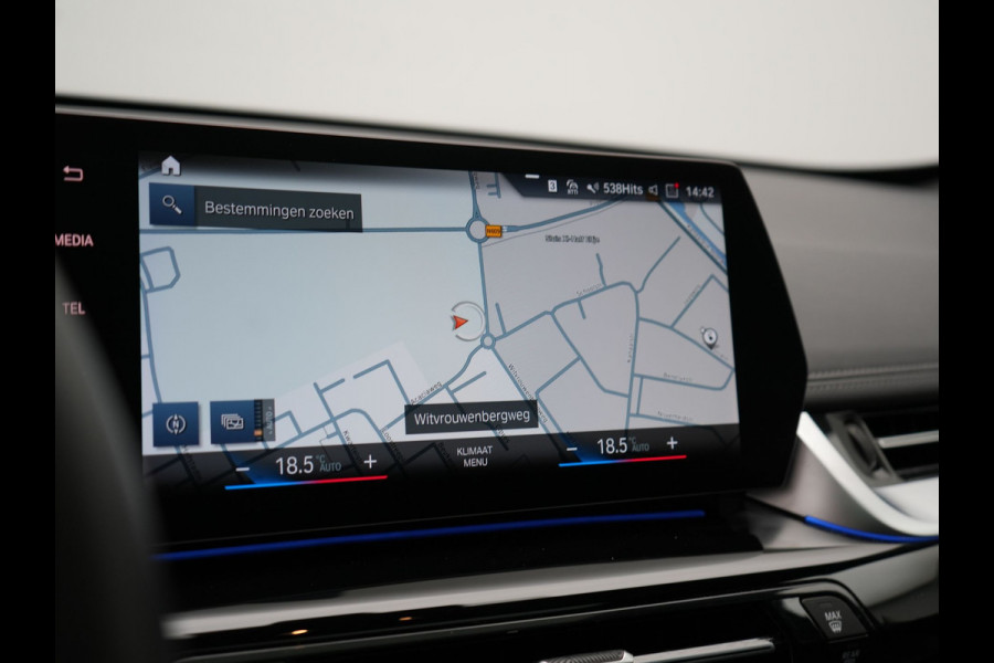 BMW X1 xDrive30e 326pk Plug In Hybrid PHEV | Trekhaak Af Fabriek | Panoramadak | Harman Kardon | Leder stoelen Verwarmd | Apple Carplay |