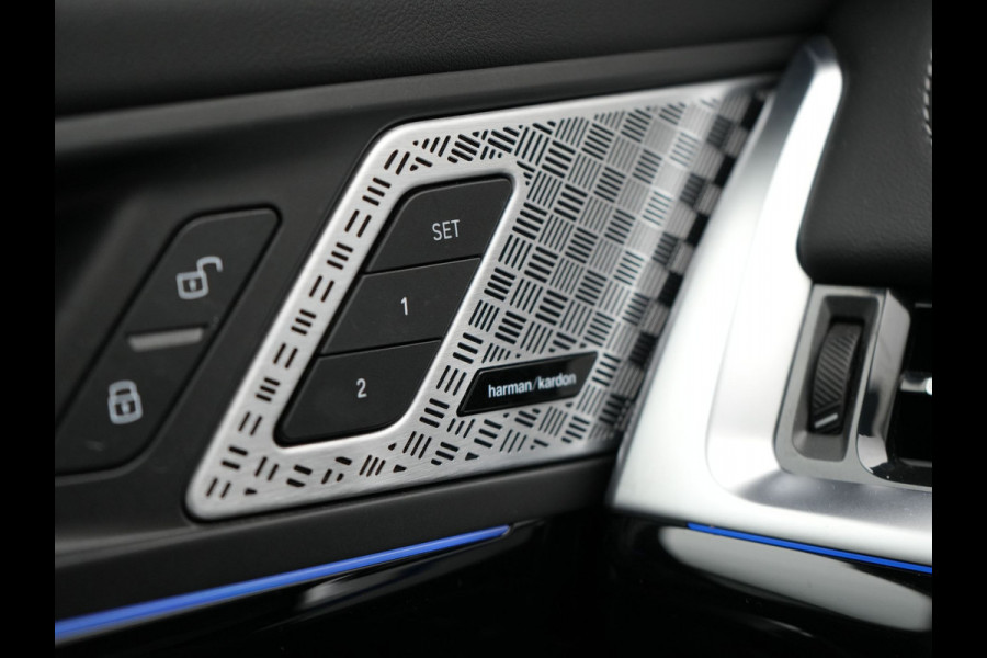 BMW X1 xDrive30e 326pk Plug In Hybrid PHEV | Trekhaak Af Fabriek | Panoramadak | Harman Kardon | Leder stoelen Verwarmd | Apple Carplay |