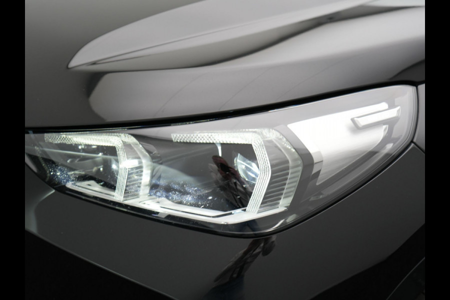 BMW X1 xDrive30e 326pk Plug In Hybrid PHEV | Trekhaak Af Fabriek | Panoramadak | Harman Kardon | Leder stoelen Verwarmd | Apple Carplay |
