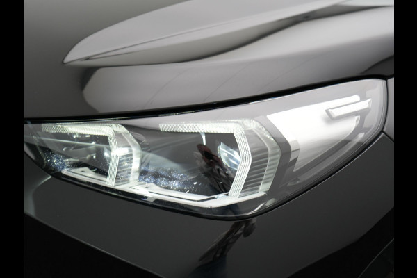 BMW X1 xDrive30e 326pk Plug In Hybrid PHEV | Trekhaak Af Fabriek | Panoramadak | Harman Kardon | Leder stoelen Verwarmd | Apple Carplay |
