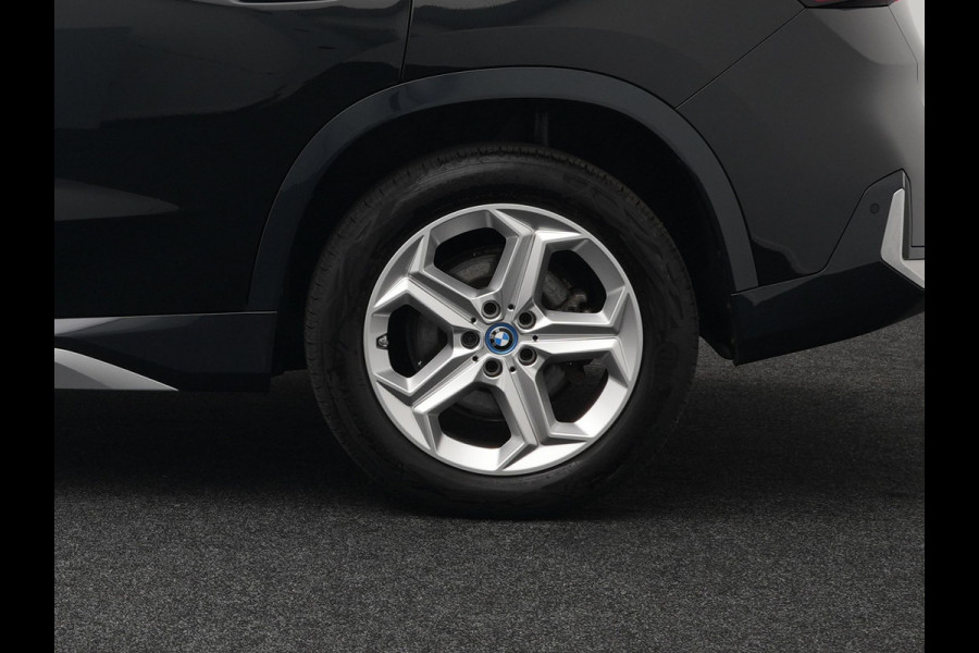 BMW X1 xDrive30e 326pk Plug In Hybrid PHEV | Trekhaak Af Fabriek | Panoramadak | Harman Kardon | Leder stoelen Verwarmd | Apple Carplay |