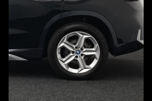 BMW X1 xDrive30e 326pk Plug In Hybrid PHEV | Trekhaak Af Fabriek | Panoramadak | Harman Kardon | Leder stoelen Verwarmd | Apple Carplay |