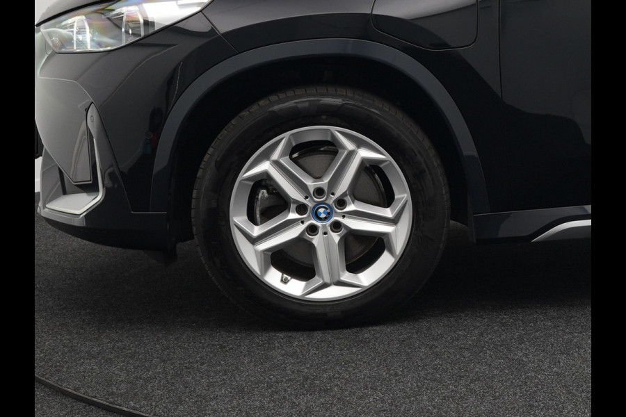 BMW X1 xDrive30e 326pk Plug In Hybrid PHEV | Trekhaak Af Fabriek | Panoramadak | Harman Kardon | Leder stoelen Verwarmd | Apple Carplay |