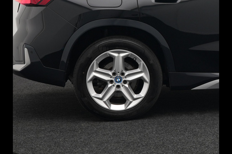 BMW X1 xDrive30e 326pk Plug In Hybrid PHEV | Trekhaak Af Fabriek | Panoramadak | Harman Kardon | Leder stoelen Verwarmd | Apple Carplay |