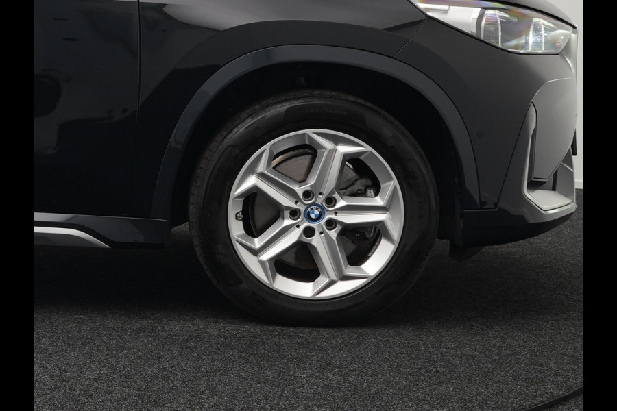 BMW X1 xDrive30e 326pk Plug In Hybrid PHEV | Trekhaak Af Fabriek | Panoramadak | Harman Kardon | Leder stoelen Verwarmd | Apple Carplay |