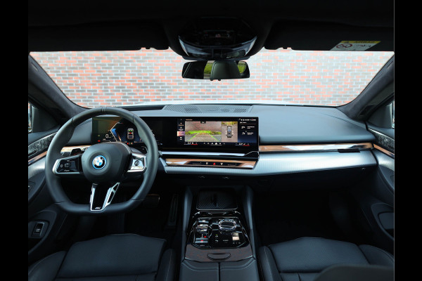 BMW 5 Serie Touring 550e xDrive *Direct leverbaar!*Full option*