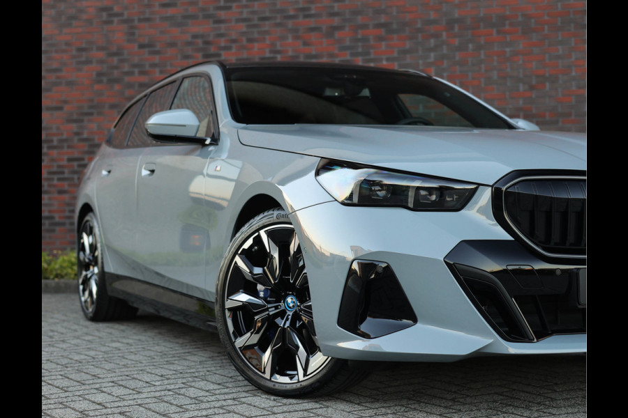 BMW 5 Serie Touring 550e xDrive *Direct leverbaar!*Full option*