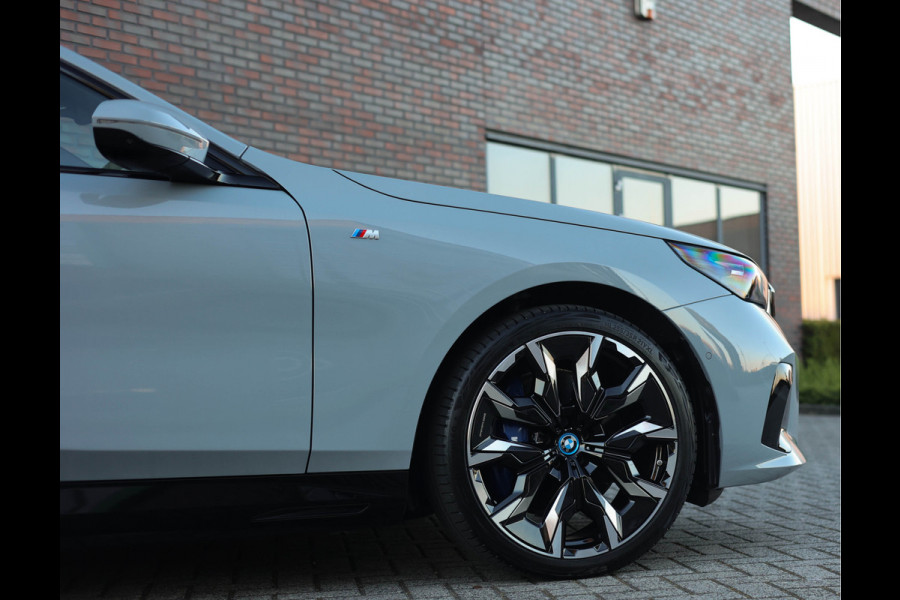 BMW 5 Serie Touring 550e xDrive *Direct leverbaar!*Full option*