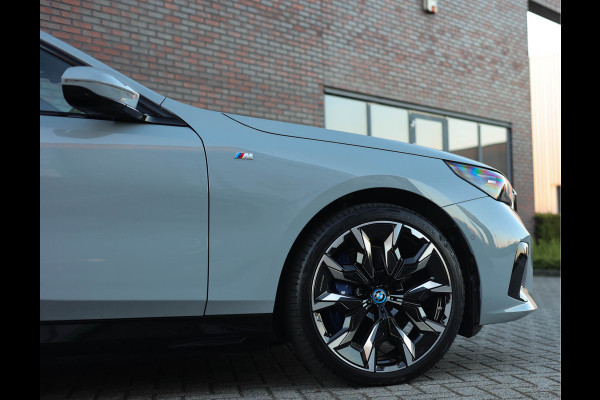 BMW 5 Serie Touring 550e xDrive *Direct leverbaar!*Full option*