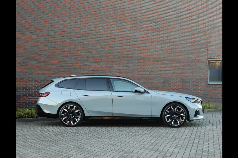 BMW 5 Serie Touring 550e xDrive *Direct leverbaar!*Full option*