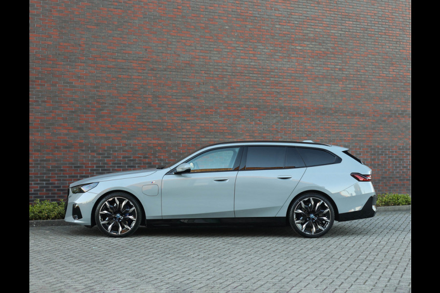 BMW 5 Serie Touring 550e xDrive *Direct leverbaar!*Full option*