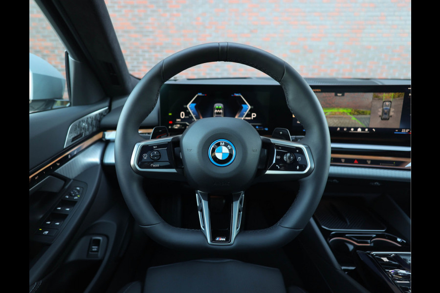 BMW 5 Serie Touring 550e xDrive *Direct leverbaar!*Full option*