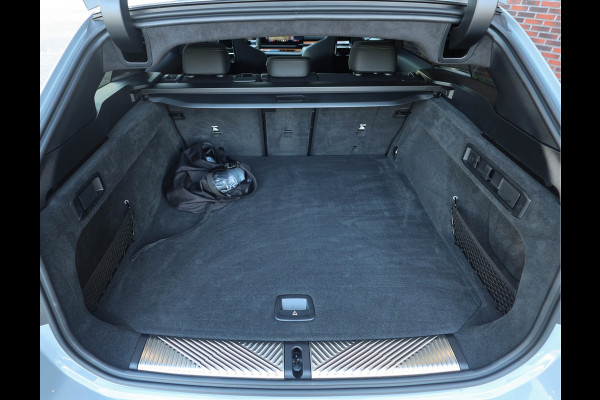 BMW 5 Serie Touring 550e xDrive *Direct leverbaar!*Full option*