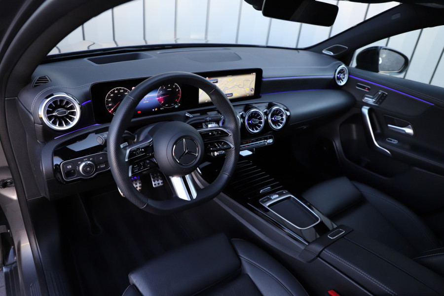 Mercedes-Benz A-Klasse 180 AMG Aut7 | Head-up | Keyles-go | Burmester | Pano | Sfeerverlichting | Multi-beam | 2023.