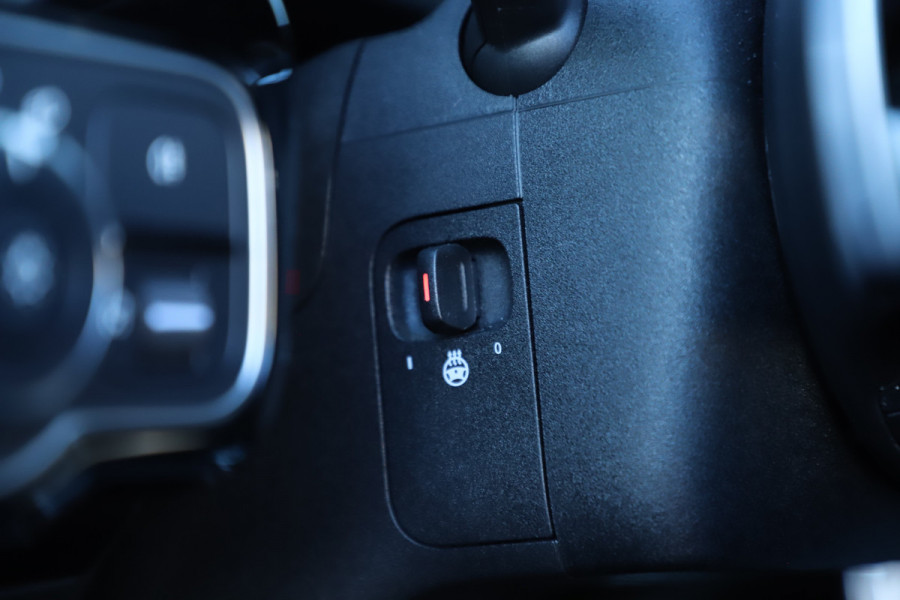 Mercedes-Benz A-Klasse 180 AMG Aut7 | Head-up | Keyles-go | Burmester | Pano | Sfeerverlichting | Multi-beam | 2023.
