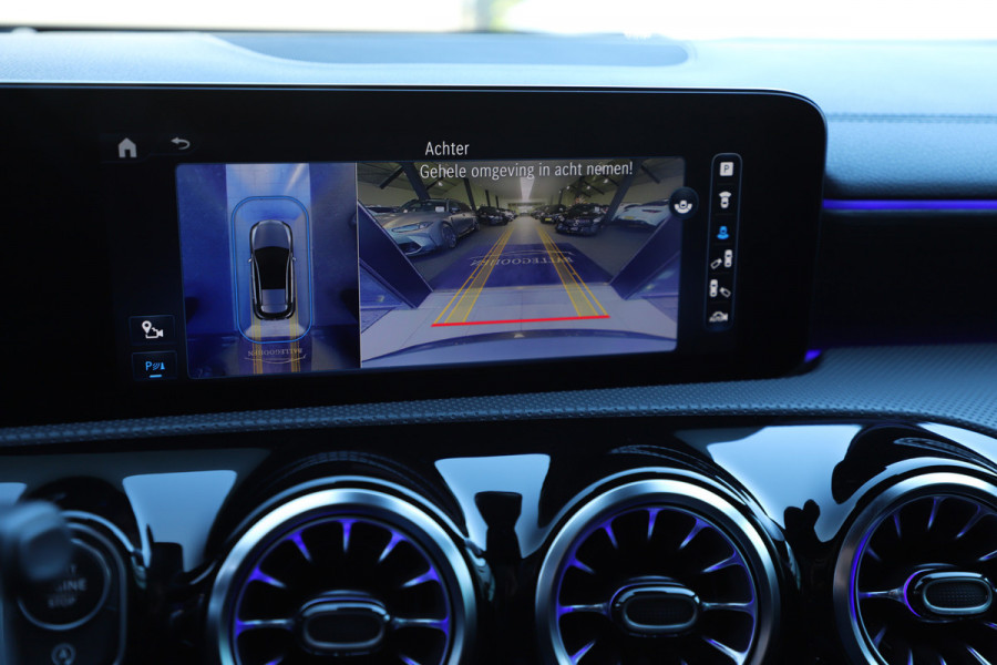 Mercedes-Benz A-Klasse 180 AMG Aut7 | Head-up | Keyles-go | Burmester | Pano | Sfeerverlichting | Multi-beam | 2023.