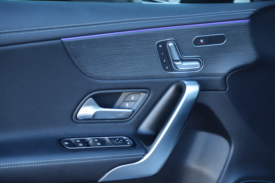 Mercedes-Benz A-Klasse 180 AMG Aut7 | Head-up | Keyles-go | Burmester | Pano | Sfeerverlichting | Multi-beam | 2023.
