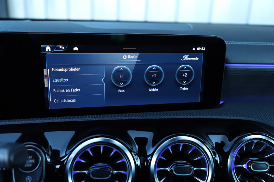 Mercedes-Benz A-Klasse 180 AMG Aut7 | Head-up | Keyles-go | Burmester | Pano | Sfeerverlichting | Multi-beam | 2023.