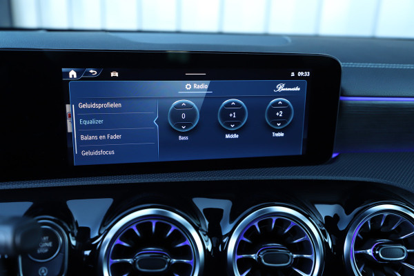 Mercedes-Benz A-Klasse 180 AMG Aut7 | Head-up | Keyles-go | Burmester | Pano | Sfeerverlichting | Multi-beam | 2023.