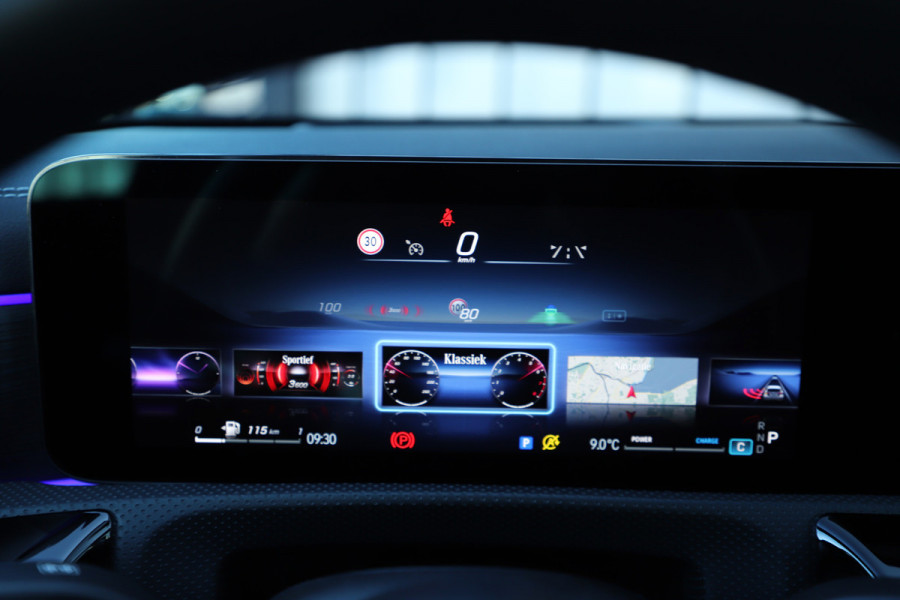 Mercedes-Benz A-Klasse 180 AMG Aut7 | Head-up | Keyles-go | Burmester | Pano | Sfeerverlichting | Multi-beam | 2023.