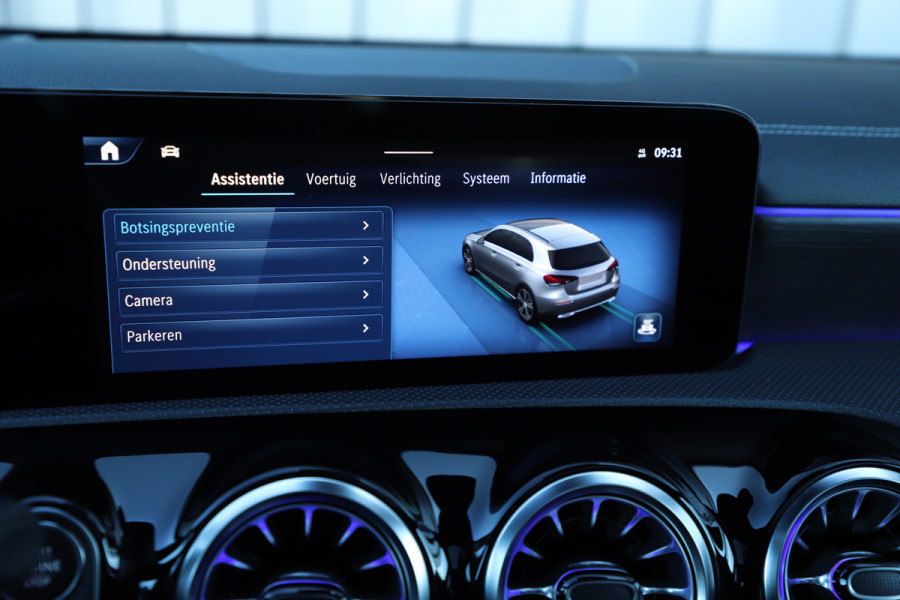 Mercedes-Benz A-Klasse 180 AMG Aut7 | Head-up | Keyles-go | Burmester | Pano | Sfeerverlichting | Multi-beam | 2023.