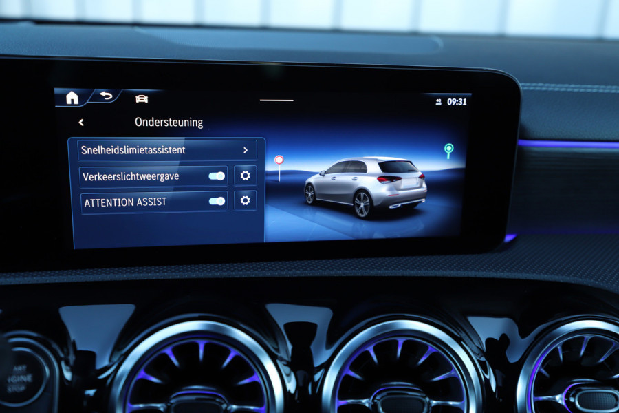 Mercedes-Benz A-Klasse 180 AMG Aut7 | Head-up | Keyles-go | Burmester | Pano | Sfeerverlichting | Multi-beam | 2023.