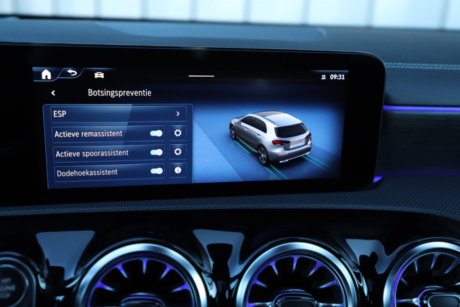 Mercedes-Benz A-Klasse 180 AMG Aut7 | Head-up | Keyles-go | Burmester | Pano | Sfeerverlichting | Multi-beam | 2023.